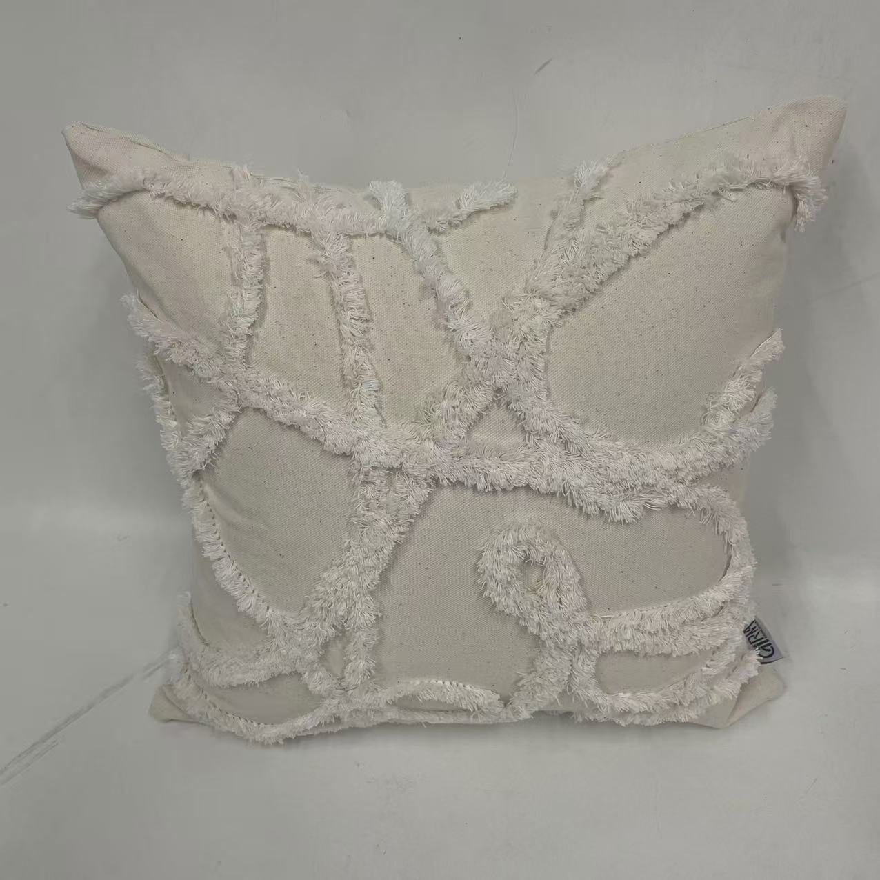 כרית לבנה בשילוב צמר