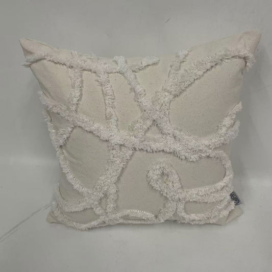 כרית לבנה בשילוב צמר