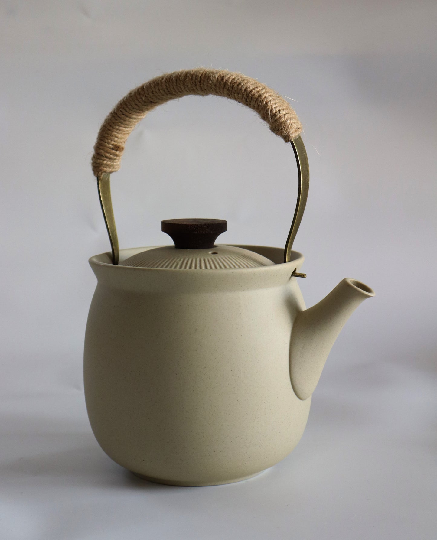 סט קומקום ידית חבל ו 6 כוסות ביג' עם מגש עץ